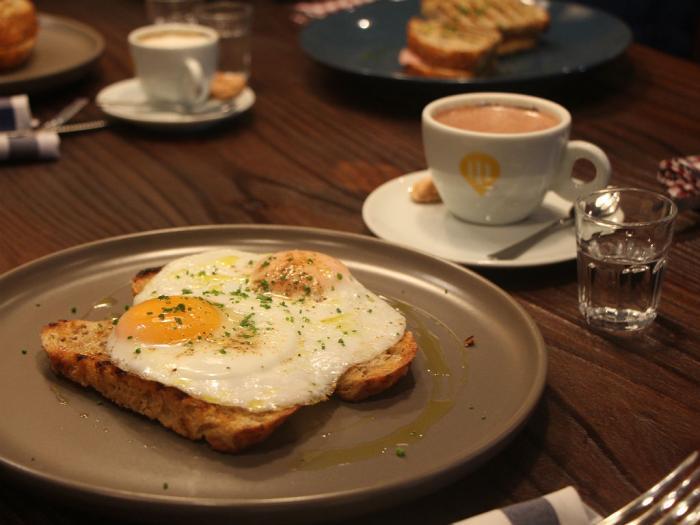 Restaurante E Jantar Ocasionais R?pidos Do ` S De Denny Dennys Foi Um  Favorito Tardio Do Alimento Para Gerações Mim Foto de Stock Editorial -  Imagem de golpe, restaurante: 153765448