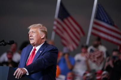 US President Donald Trump addresses supporters during a campaign rally at Smith-Reynolds Regional Airport in Winston-Salem, North Carolina on September 8, 2020. (Photo by MANDEL NGAN / AFP)<!-- NICAID(14587686) -->