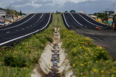  SAPUCAIA DO SUL, RS, BRASIL - 08/09/2020 Novo viaduto da Avenida Theodomiro Porto da Fonseca no km3 da RS-118 deve ser entregue ainda em setembro<!-- NICAID(14587237) -->