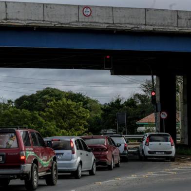  VIAMÃO, RS, BRASIL - 08/09/2020 Novo viaduto ganhou sinaleira. Ela fica no caminho de quem vem da RS-118, por Sapucaia do Sul e quer ingressar na RS-040. (Foto: Marco Favero/Agencia RBS)<!-- NICAID(14587206) -->