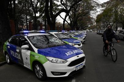 Buenos Aires province police cars remain parked outside the presidential residence in Olivos, Buenos Aires province, Argentina, on September 9, 2020, during a police demo in demand of a rise in their wages and better working conditions, amid the new coronavirus pandemic. (Photo by JUAN MABROMATA / AFP)<!-- NICAID(14588620) -->