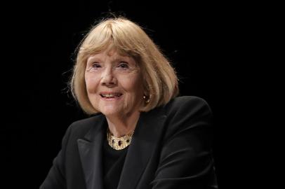  (FILES) In this file photo taken on April 5, 2019 British actress Diana Rigg arrives to receive the Icon Award during the opening ceremony of the 2nd edition of the Cannes International Series Festival (Canneseries) at the Palais des Festival in Cannes, southern France. - Diana Rigg, star of The Avengers and Game of Thrones has died at the age of 82, her agent has said. (Photo by Valery HACHE / AFP)Editoria: ACELocal: CannesIndexador: VALERY HACHESecao: televisionFonte: AFPFotógrafo: STF<!-- NICAID(14588698) -->