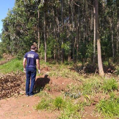  A Polícia Civil de Rio Pardo encontrou o corpo do motorista de aplicativo que havia desaparecido no município há mais de dez dias. O cadáver de Patrick Brum Dall Ongaro, de 30 anos, estava às margens da estrada geral de Passo do Adão, no interior de Rio Pardo<!-- NICAID(14588853) -->