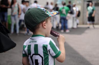  CAXIAS DO SUL, RS, BRASIL (14/12/2019)Juventude realizou mais uma edição do Natal Jaconero, neste sábado (14). O evento aconteceu no Estádio Alfredo Jaconi com a participação de 500 crianças. (Antonio Valiente/Agência RBS)<!-- NICAID(14359467) -->