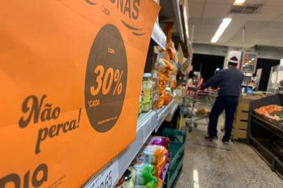 Supermercado Dia com desconto após anúncio de fechamento de todas suas unidades no RS<!-- NICAID(14588879) -->