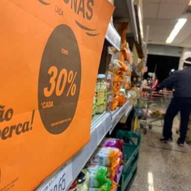 Supermercado Dia com desconto após anúncio de fechamento de todas suas unidades no RS<!-- NICAID(14588879) -->