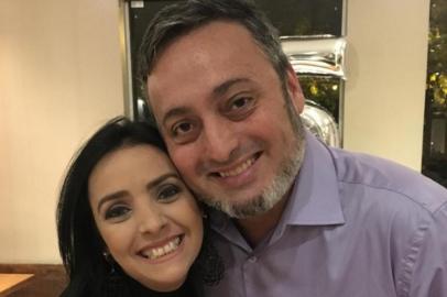 Suzane Vitória e o marido, Alessandor Moreira, começaram a namorar no Santa Mônica.<!-- NICAID(14589085) -->