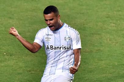 BRASILEIRO A 2020, BAHIA X GRÊMIOBA - BRASILEIRO A 2020, BAHIA X GRÊMIO - ESPORTES - BRASILEIRO A 2020, BAHIA X GRÊMIO - Darlan jogador do Grêmio comemora seu gol durante partida contra o Bahia no estádio Pituaçu pelo campeonato Baiano 2020. 10/09/2020 - Foto: WALMIR CIRNE/AGIF - AGÊNCIA DE FOTOGRAFIA/AGIF - AGÊNCIA DE FOTOGRAFIA/ESTADÃO CONTEÚDOEditoria: ESPORTESLocal: SALVADORIndexador: WALMIR CIRNEFotógrafo: AGIF - AGÊNCIA DE FOTOGRAFIA<!-- NICAID(14589447) -->