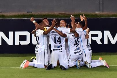 BRASILEIRO A 2020, BAHIA X GRÊMIOBA - BRASILEIRO A 2020, BAHIA X GRÊMIO - ESPORTES - BRASILEIRO A 2020, BAHIA X GRÊMIO - Darlan jogador do Grêmio comemora seu gol com jogadores do seu time durante partida contra o Bahia no estádio Pituaçu pelo campeonato Baiano 2020. 10/09/2020 - Foto: WALMIR CIRNE/AGIF - AGÊNCIA DE FOTOGRAFIA/AGIF - AGÊNCIA DE FOTOGRAFIA/ESTADÃO CONTEÚDOEditoria: ESPORTESLocal: SALVADORIndexador: WALMIR CIRNEFotógrafo: AGIF - AGÊNCIA DE FOTOGRAFIA<!-- NICAID(14589529) -->