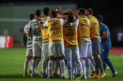 Gremio x BahiaRS - FUTEBOL/CAMPEONATO BRASILEIRO 2020 /GREMIO X BAHIA - ESPORTES - Lance da partida entre Bahia e Gremio disputada na noite desta quinta-feira, no EstÃ¡dio PituaÃ§u, em Salvador, em partida valida pela Campeonato Brasileiro 2020. FOTO: LUCAS UEBEL/GREMIO FBPAEditoria: SPOIndexador: Lucas UebelSecao: futebolFonte: Gremio.netFotógrafo: Gremio x Bahia<!-- NICAID(14589552) -->