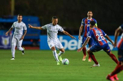 Gremio x BahiaRS - FUTEBOL/CAMPEONATO BRASILEIRO 2020 /GREMIO X BAHIA - ESPORTES - Lance da partida entre Bahia e Gremio disputada na noite desta quinta-feira, no EstÃ¡dio PituaÃ§u, em Salvador, em partida valida pela Campeonato Brasileiro 2020. FOTO: LUCAS UEBEL/GREMIO FBPAEditoria: SPOIndexador: Lucas UebelSecao: futebolFonte: Gremio.netFotógrafo: Gremio x Bahia<!-- NICAID(14589559) -->