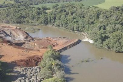 Em novembro de 2017, após a análise do Estudo de Impacto Ambiental e a realização de uma Audiência Pública na cidade de Entre-Ijuís, a FEPAM emitiu a Licença de Instalação para a Pequena Central Hidrelétrica Rincão, a ser construída no rio Ijuizinho, no noroeste do Rio Grande do Sul.A Biolaw atua junto a Rincão Energia desde a fase inicial do projeto, tendo sido a responsável por todo o processo de licenciamento da usina e da sua linha de transmissão, além da elaboração do Plano Básico Ambiental do empreendimento.<!-- NICAID(14589674) -->