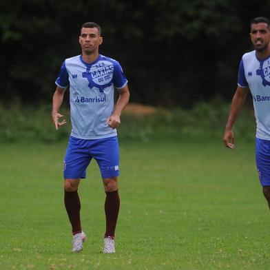  CAXIAS DO SUL, RS, BRASIL, 21/01/2020 - Caxias faz último treino antes da estreia da temporada do Gauchãp 2020. NA FOTO: meia Diogo Oliveira. (Marcelo Casagrande/Agência RBS)<!-- NICAID(14394257) -->