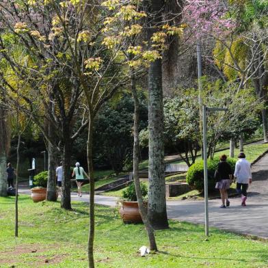  CAXIAS DO SUL, RS, BRASIL (10/09/2020)Caxienses aproveitam o parque dos macaquinhos como alternativa para passeios e exercicios durante o isolamento social. (Antonio Valiente/Agência RBS)<!-- NICAID(14588677) -->