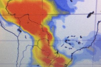 Imagem de satélite mostra o caminho da fumaça das queimadas na Amazônia e no Pantanal até o RS<!-- NICAID(14590239) -->