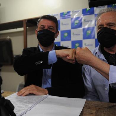  CAXIAS DO SUL, RS, BRASIL, 12/09/2020 - Diversos partidos realizam convenções nesse sábado para apresentar seus candidatos a prefeito, vice, e vereadores. NA FOTO: reunião do Podemos com antonio (Toninho) Feldman, e Odir Ferronato.(Marcelo Casagrande/Agência RBS)<!-- NICAID(14590684) -->