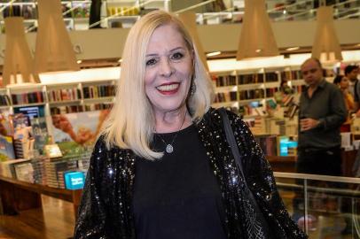 Celebridades & Famosos e MovimentaÃ§Ã£o Amaury Jr. A vida Ã© uma festa Noite de autÃ³grafos na Livraria Cultura Shopping Iguatem em SÃ£o Paulo<!-- NICAID(12052513) -->