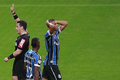  PORTO ALEGRE, 13/09/2020 - Grêmio x Fortaleza, válido pelo Campeonato Brasileiro, na Arena. Gol anulado de Orejuela<!-- NICAID(14591199) -->