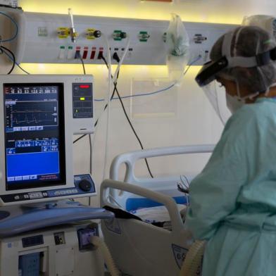  PORTO ALEGRE, RS, BRASIL - 17.06.2020 -  Unidade de Tratamento Intensivo (UTI) do Hospital Ernesto Dornelles, na Capital. (Foto: Jefferson Botega/Agencia RBS)Indexador: Jefferson Botega<!-- NICAID(14525099) -->