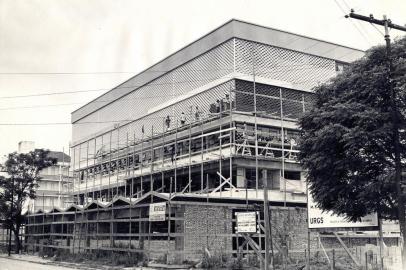  Prédio que a  Faculdade de Biblioteconomia e Comunicação (FABICO), ocupa desde agosto de 1970, no Campus Saúde, quando ainda estava sendo construído.<!-- NICAID(14591562) -->