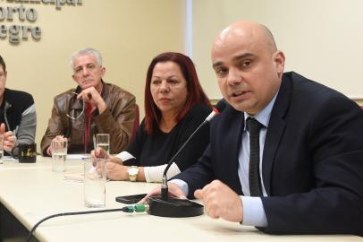 Discussão a respeito da retirada da Escola de Samba Imperadores da área que ocupa ao lado do Estádio Beira-Rio. Na foto, Roberto Silva da Rocha, procurador-ajdunto da Procuradoria Geral do Município (ao microfone).(Foto: Leonardo Contursi/CMPA)