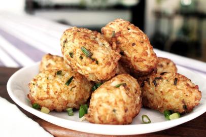 Bolinho de arroz. Receita de Maria Capai, do blog DigaMaria.<!-- NICAID(11426510) -->