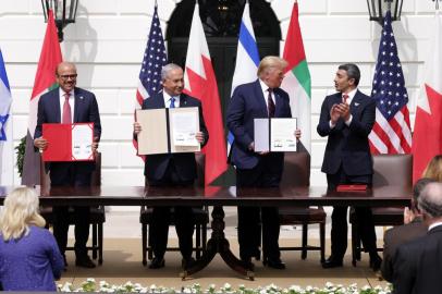 WASHINGTON, DC - SEPTEMBER 15: (L-R) Foreign Affairs Minister of Bahrain Abdullatif bin Rashid Al Zayani, Prime Minister of Israel Benjamin Netanyahu, U.S. President Donald Trump, and Foreign Affairs Minister of the United Arab Emirates Abdullah bin Zayed bin Sultan Al Nahyan participate in the signing ceremony of the Abraham Accords on the South Lawn of the White House on September 15, 2020 in Washington, DC. Witnessed by President Trump, Prime Minister Netanyahu signed a peace deal with the UAE and a declaration of intent to make peace with Bahrain.   Alex Wong/Getty Images/AFP<!-- NICAID(14592631) -->