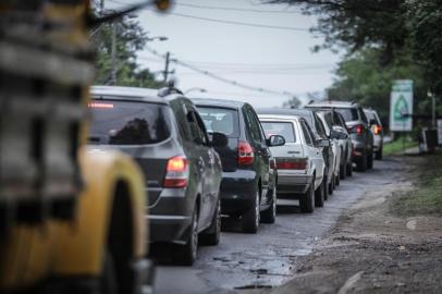  PORTO ALEGRE, RS, BRASIL - 15.09.2020 - Vai completar 4 anos que a duplicação da Caminho do Meio perdeu recursos do governo federal. De lá para cá, a Protásio Alves, a partir da Manoel Elias, e o Caminho do Meio, até a Rs-040, só piorou de situação. Muitos condomínios surgiram e nada foi feito para melhorar o deslocamento dos veículos. (Foto: Isadora Neumann/Agencia RBS)Indexador: ISADORA NEUMANN<!-- NICAID(14592778) -->