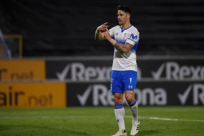  Chile's Universidad Catolica forward, Argentine Fernando Zampedri celebrates after scoring against Brazil's Gremio during their closed-door Copa Libertadores group phase football match at the Estadio San Carlos de Apoquindo stadium in Santiago, on September 16, 2020, amid the COVID-19 novel coronavirus pandemic. (Photo by ELVIS GONZALEZ / various sources / AFP)Editoria: SPOLocal: SantiagoIndexador: ELVIS GONZALEZSecao: soccerFonte: AFPFotógrafo: STR<!-- NICAID(14594260) -->