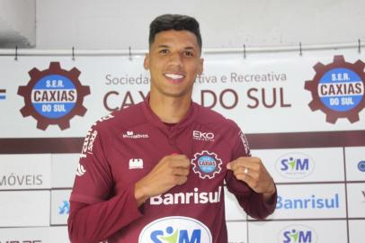 Giovane Gomez é apresentado como novo reforço do Caxias para a Série D.<!-- NICAID(14594909) -->