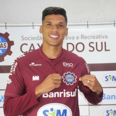 Giovane Gomez é apresentado como novo reforço do Caxias para a Série D.<!-- NICAID(14594909) -->