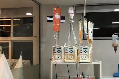  Desde a data da realização da primeira transfusão de plasma convalescente, no dia 26 de maio, 52 pacientes diagnosticados com covid-19 já foram beneficiados com o tratamento no Hospital Virvi Ramos, em Caxias do Sul.<!-- NICAID(14594908) -->