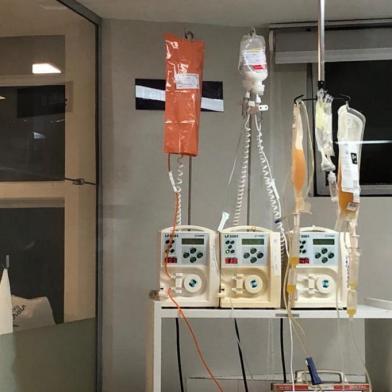  Desde a data da realização da primeira transfusão de plasma convalescente, no dia 26 de maio, 52 pacientes diagnosticados com covid-19 já foram beneficiados com o tratamento no Hospital Virvi Ramos, em Caxias do Sul.<!-- NICAID(14594908) -->