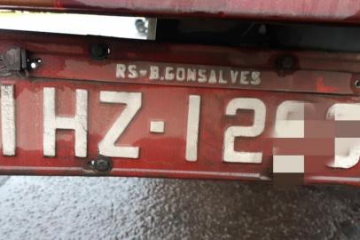 Uma verificação da Polícia Rodoviaria Federal encontrou um veículo com placas inconsistentes e número do motor adulterado na BR-470, na Serra Gaúcha. Foto: PRF/Divulgação<!-- NICAID(14595075) -->