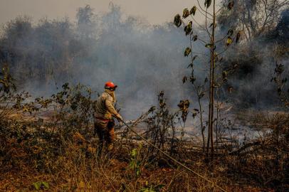 Teste com retardante para combater incêndios no Pantanal. Com 9% de sua área perdida, Pantanal enfrenta um dos piores incêndios da sua história 09/09/2020<!-- NICAID(14596579) -->