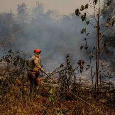 Teste com retardante para combater incêndios no Pantanal. Com 9% de sua área perdida, Pantanal enfrenta um dos piores incêndios da sua história 09/09/2020<!-- NICAID(14596579) -->