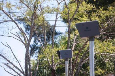  PORTO ALEGRE,RS, BRASIL - 2020.09.21 - Os novos controladores de velocidade de Porto Alegre começaram a ser instalados. Eles estão sendo colocados no mesmo lugar onde antes já havia os equipamentos antigos. (Foto: ANDRÉ ÁVILA/ Agência RBS)Indexador: Andre Avila<!-- NICAID(14597646) -->