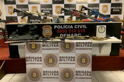 Polícia apreende dez armas com traficantes <!-- NICAID(14598392) -->