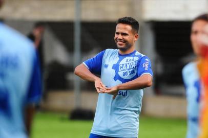  CAXIAS DO SUL, RS, BRASIL, 19/02/2020. Treino do Caxias no CT. SER Caxias se preapara para enfrentar o Grêmio na final da Taça Cel. Ewaldo Poeta, primeiro turno do Campeonato Brasileiro. Na foto, lateral Ivan (C).  (Porthus Junior/Agência RBS)<!-- NICAID(14424980) -->