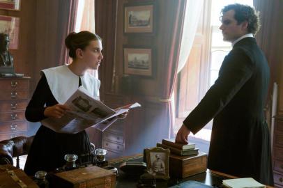 ENOLA HOLMES (L to R) MILLIE BOBBY BROWN as ENOLA HOLMES, HENRY CAVILL as SHERLOCK HOLMES<!-- NICAID(14598626) -->