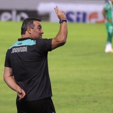 COPA DO BRASIL 2020 - CRB X JUVENTUDEAL - COPA DO BRASIL 2020 - CRB X JUVENTUDE - ESPORTES - COPA DO BRASIL 2020 - CRB X JUVENTUDE - Pintado, técnico do Juventude durante partida contra o CRB no estádio Rei Pele pelo campeonato Copa do Brasil 2020. 22/09/2020 - Foto: ITAWI ALBUQUERQUE/AGIF - AGÊNCIA DE FOTOGRAFIA/AGIF - AGÊNCIA DE FOTOGRAFIA/ESTADÃO CONTEÚDOEditoria: ESPORTESLocal: MACEIÓIndexador: ITAWI ALBUQUERQUEFotógrafo: AGIF - AGÊNCIA DE FOTOGRAFIA<!-- NICAID(14598940) -->