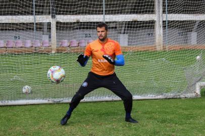 Goleiro Marcelo Pitol em treinamento no CT Baixada rubra<!-- NICAID(14599485) -->