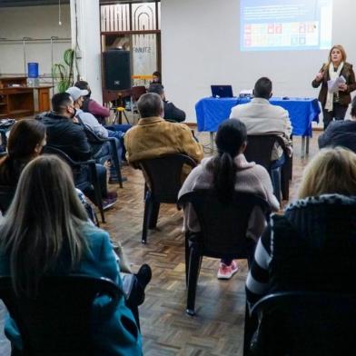 Os pré-candidatos a prefeitura de Caxias do Sul pela coligação Levanta Caxias, Paula Ioris e Adiló Didomenico, estão realizando a apresentação do Plano de Governo a todos os pré-candidatos a vereadores que compõem a coligação composta por PSDB, PTB, PSC, Solidariedade e PROS.<!-- NICAID(14599316) -->