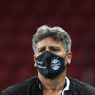  Brazil's Gremio head coach Renato Gaucho is pictured during the closed-door Copa Libertadores group phase football match against Brazil's Internacional at the Beira Rio stadium in Porto Alegre, Brazil, on September 23, 2020, amid the COVID-19 novel coronavirus pandemic. (Photo by DIEGO VARA / various sources / AFP)Editoria: SPOLocal: Porto AlegreIndexador: DIEGO VARASecao: soccerFonte: AFPFotógrafo: STR<!-- NICAID(14599855) -->