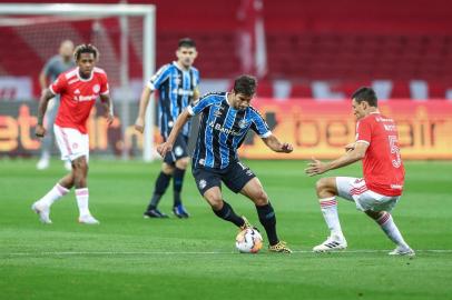 Grenal 427RS - FUTEBOL/CONMEBOL LIBERTADORES 2020 /GREMIO X INTERNACIONAL - ESPORTES - Lance da partida entre Gremio e Internacional disputada na noite desta quarta-feira, na Estadio Beira-Rio, valida pela Conmebol Libertadores 2020. FOTO: LUCAS UEBEL/GREMIO FBPAEditoria: SPOLocal: Porto AlegreIndexador: Lucas UebelSecao: futebolFonte: Gremio.netFotógrafo: Grenal 427<!-- NICAID(14599890) -->