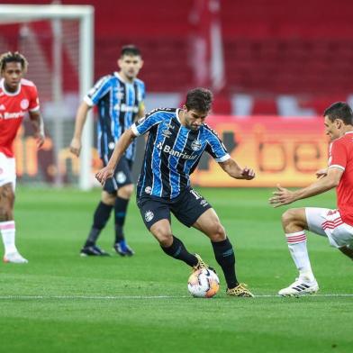 Grenal 427RS - FUTEBOL/CONMEBOL LIBERTADORES 2020 /GREMIO X INTERNACIONAL - ESPORTES - Lance da partida entre Gremio e Internacional disputada na noite desta quarta-feira, na Estadio Beira-Rio, valida pela Conmebol Libertadores 2020. FOTO: LUCAS UEBEL/GREMIO FBPAEditoria: SPOLocal: Porto AlegreIndexador: Lucas UebelSecao: futebolFonte: Gremio.netFotógrafo: Grenal 427<!-- NICAID(14599890) -->