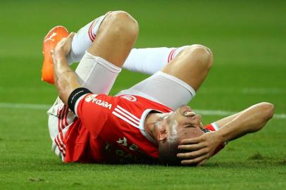  Brazils Internacional Thiago Galhardo gestures on the ground during the closed-door Copa Libertadores group phase football match Brazils Gremio at the Beira Rio stadium in Porto Alegre, Brazil, on September 23, 2020, amid the COVID-19 novel coronavirus pandemic. (Photo by DIEGO VARA / POOL / AFP)Editoria: SPOLocal: Porto AlegreIndexador: DIEGO VARASecao: soccerFonte: POOLFotógrafo: STR<!-- NICAID(14599933) -->