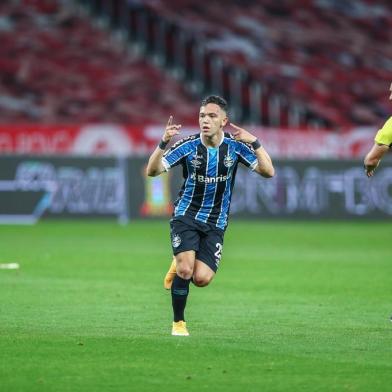 Grenal 427RS - FUTEBOL/CONMEBOL LIBERTADORES 2020 /GREMIO X INTERNACIONAL - ESPORTES - Lance da partida entre Gremio e Internacional disputada na noite desta quarta-feira, na Estadio Beira-Rio, valida pela Conmebol Libertadores 2020. FOTO: LUCAS UEBEL/GREMIO FBPAEditoria: SPOLocal: Porto AlegreIndexador: Lucas UebelSecao: futebolFonte: Gremio.netFotógrafo: Grenal 427<!-- NICAID(14600003) -->