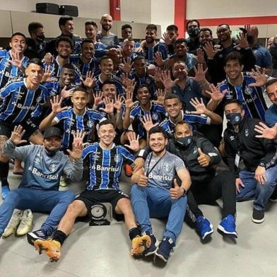  Jogador Cortez do Grêmio comemorando no Instagram a vitória sobre o Inter na Libertadores.<!-- NICAID(14600048) -->