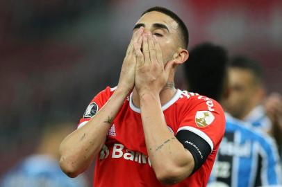  Brazils Internacional Thiago Galhardo reacts during the closed-door Copa Libertadores group phase football match against Brazils Gremio at the Beira Rio stadium in Porto Alegre, Brazil, on September 23, 2020, amid the COVID-19 novel coronavirus pandemic. (Photo by Alexandre Schneider / POOL / AFP)Editoria: SPOLocal: Porto AlegreIndexador: ALEXANDRE SCHNEIDERSecao: soccerFonte: POOLFotógrafo: STR<!-- NICAID(14600037) -->